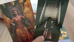 Leia mais sobre o artigo Sen Ne Görüyorsun? Aslında O Ne Hissediyor? Tarot