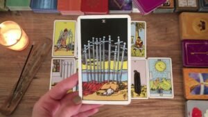 Leia mais sobre o artigo Şu Anda Neler Yaşıyor? Neler Yapacak? Aklımdaki Kişi Tarot Açılımı ⏰