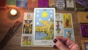Leia mais sobre o artigo Aklımdaki Kişi Aramızı Düzeltmek İçin Adım Atacak Mı?💓 Aklından Neler Geçiyor? Tarot Açılımı 💯