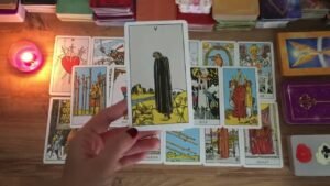 Leia mais sobre o artigo Aklımdaki Kişi İle Tamam Mı? 🖤 Devam Mı? 💍 Aramızdakİ Buzlar Eriyecek Mi? Tarot Açılımı 🔮