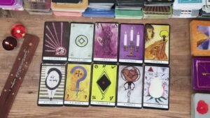Leia mais sobre o artigo Aklımdaki Kişi Tarot Açılımı 💘 Geçmiş, Gündem, Yakın Gelecek? Anlık Enerjisi? Eylem Planı Nedir? 💐