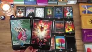 Leia mais sobre o artigo Bu Uzaklığın Sebebi Ne?  Ne Yapmayı Planlıyor?? ✿ 💘 Aklımdaki Kişi ve Ex Partner TAROT AÇILIMI 💍