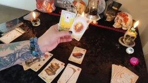 Leia mais sobre o artigo POMBAGIRA QUER TE REVELAR ALGO HOJE 🍀✨