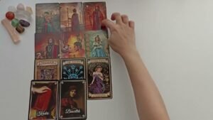 Leia mais sobre o artigo Seni Nasıl Görüyordu/Görüyor/Görecek? Tarot