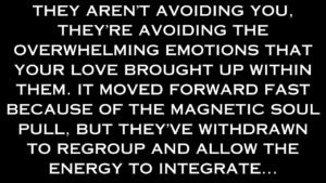 Leia mais sobre o artigo This Soulmate/Twin Flame is Avoiding You Because You Sparked an Intense Awakening [Tarot Reading]