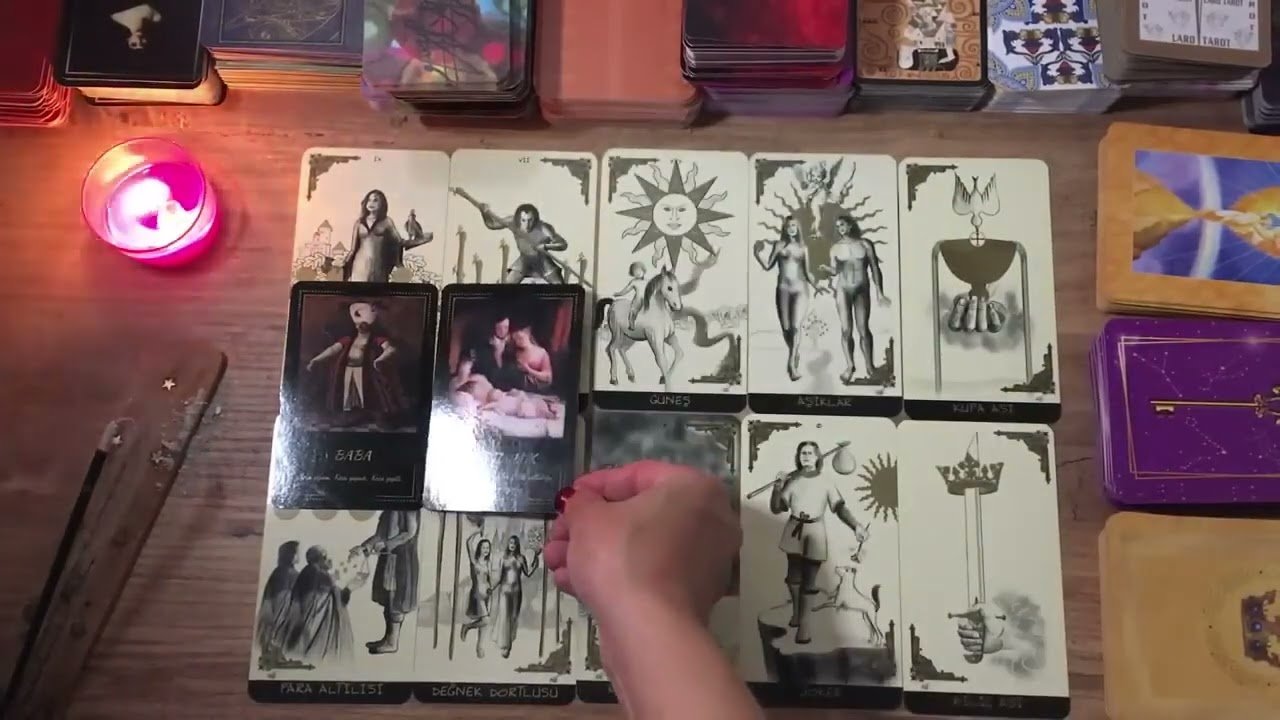 No momento, você está visualizando Aklımdaki Kişi Beni Özlüyor Mu? 💙 Yakın Gelecekte Aramızda Neler Olacak?💘 TAROT AÇILIMI 🔮