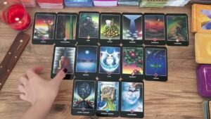 Leia mais sobre o artigo Aklımdaki Kişi💘 Geçmiş, Gündem, Yakın Gelecek? Partnerin Bizimle İlgili Planı Ne?♥︎ TAROT AÇILIMI🔮