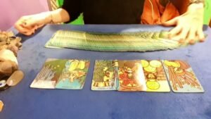 Leia mais sobre o artigo QUE QUIERE? LAS CARTAS HABLAN.  QUE QUIERE CONTIGO?  QUE HARÁ? LO QUE SALGA. PALABRAS SUELTAS