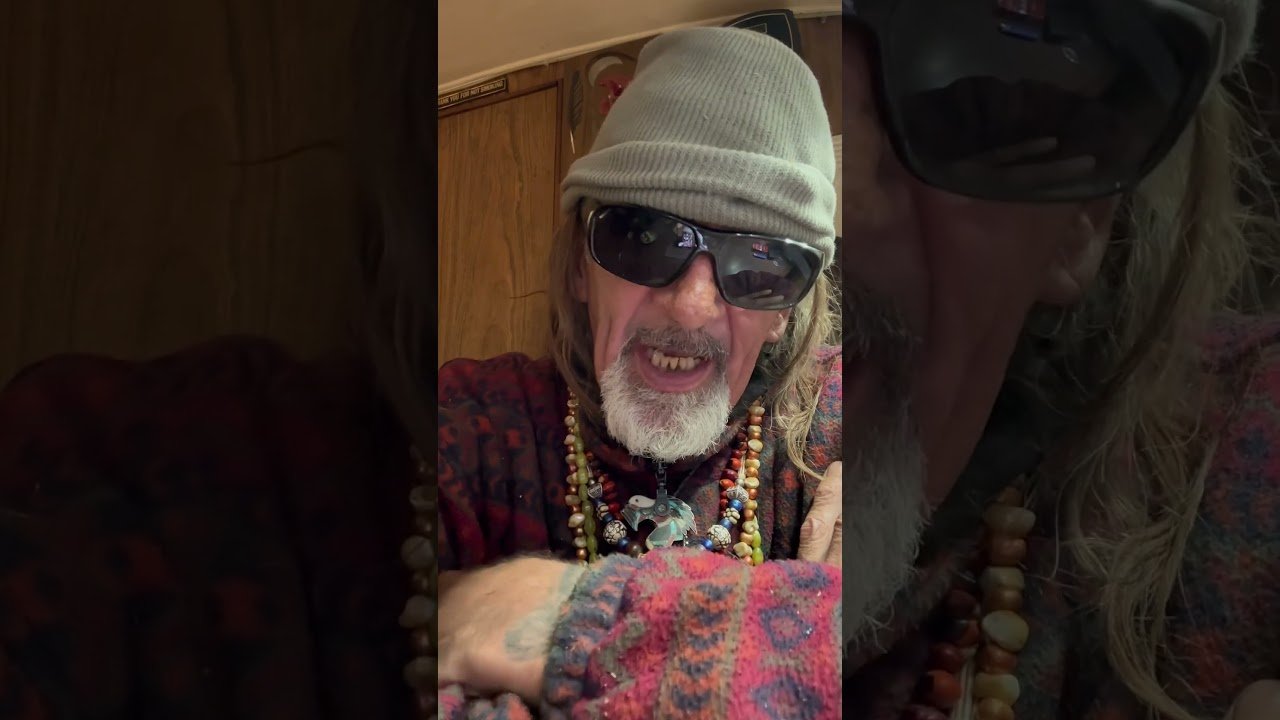 No momento, você está visualizando TAROT CARD READERS DON’T KNOW WHY THE CHRISTMAS TREE IS ALWAYS AN EVERGREEN TREE WITH LIGHTS ON IT