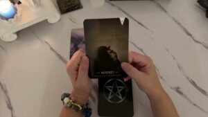 Leia mais sobre o artigo TAROT TÂRZIU IN NOAPTE 🌔🌝🌜ASCULTA MESAJUL! O INFORMAȚIE PUTERNICA ⚡️ÎȚI POATE FI DE FOLOS