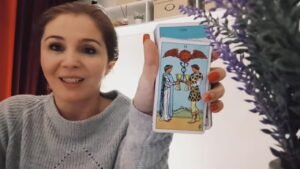 Leia mais sobre o artigo EȘTI OBSERVAT ȘI APOI CĂUTAT 🔺 PROPUNERE 🔺 tarot 🔺 mesaj spiritual ATEMPORAL 🔺 vindecător 🔺