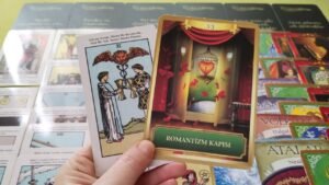 Leia mais sobre o artigo AKLIMDAKİ KİŞİ❤ 💌SENİN İLE İLGİLİ HANGİ KARARI ALDI❤ 🧿💯#tarotfalı #aklımdakikişihakkımdanedüşünüyor