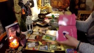 Leia mais sobre o artigo AKLINDAKİ SENİNLE İLGİLİ NE DÜŞÜNÜYOR, NE HİSSEDİYOR, NİYETİ NE? BU İLİŞKİ NEREYE GİDİYOR?