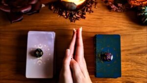 Leia mais sobre o artigo 🌊♥️ SU ÚLTIMO PENSAMIENTO SOBRE TI 🌜🌹 Tarot Interactivo Amor 🌹🌛