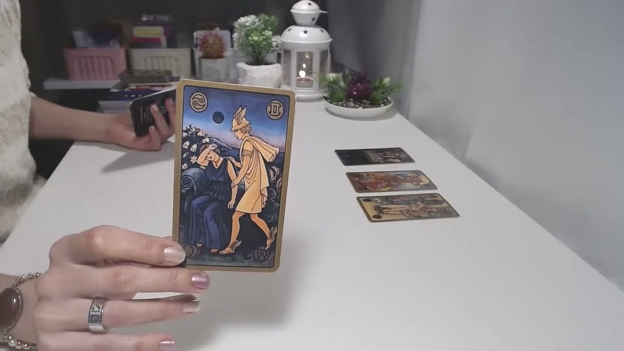 No momento, você está visualizando Aklındaki Kişinin Derdi Ne ? Neden Aramıyor? Ne Saklıyor? Tarot Açılımı #tarot
