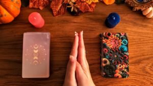 Leia mais sobre o artigo 🌊💕ESCUCHA SUS PENSAMIENTOS 💕🌊💭¿CÓMO TE PIENSA? 🌚🧚🔮 Tarot Interactivo Amor ♥️