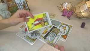 Leia mais sobre o artigo ✨🦋PIENSA EN ESA PERSONA Y VERÁS LO QUE SIGNIFICAS PARA EL/ELLA. ¿Cómo te ve? ¿Qué espera?🦋✨