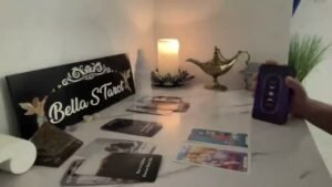 Leia mais sobre o artigo SECRET, CE FACE? SI-A DAT SEAMA CA IUBIREA ESTE ETERNA ??!!!