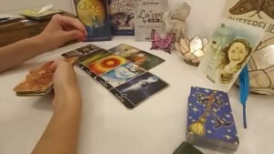 Leia mais sobre o artigo ✨🦋 Futuro inmediato en el amor. ABRIL.🦋✨ Tarot interactivo