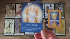 Leia mais sobre o artigo Aklımdaki Kişi Karşımda Olsa Bana Ne Söylemek İsterdi? 🗣 Tarot Açılımı 🍀