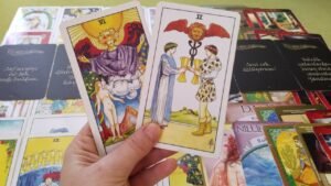 Leia mais sobre o artigo AKLINDAKİ KİŞİ❤ 💌SENİN İLE İLGİLİ HANGİ KARARI ALDI❤ 🧿💯#tarotfalı #aklımdakikişihakkımdanedüşünüyor