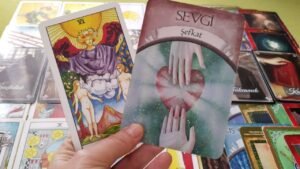 Leia mais sobre o artigo AKLINDAKİ KİŞİ❤ 💌SENİN İLE İLGİLİ HANGİ KARARI ALDI❤ 🧿💯#tarotfalı #aklımdakikişihakkımdanedüşünüyor