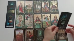 Leia mais sobre o artigo Sessizliğin Onu Nasıl Etkiliyor? Sessizliği Bozacak mı? Tarot