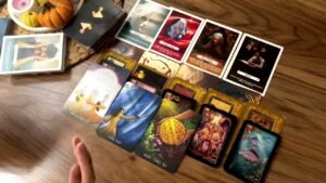 Leia mais sobre o artigo TAROT~KATİNA~LENORMAND| AKLINDAKİ KİŞİ İLE İLİŞKİ NEREYE GİDECEK? SENİ NASIL GÖRÜYOR? AN ENERJİSİ?