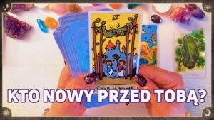 Leia mais sobre o artigo ❤️ KTO NOWY PRZED TOBĄ? WYGLĄD? KIEDY? 😎 WYBIERZ KARTĘ/WYBIERZ ZNAK ❤️‍🔥  TAROT MIŁOSNY ❤️‍🔥