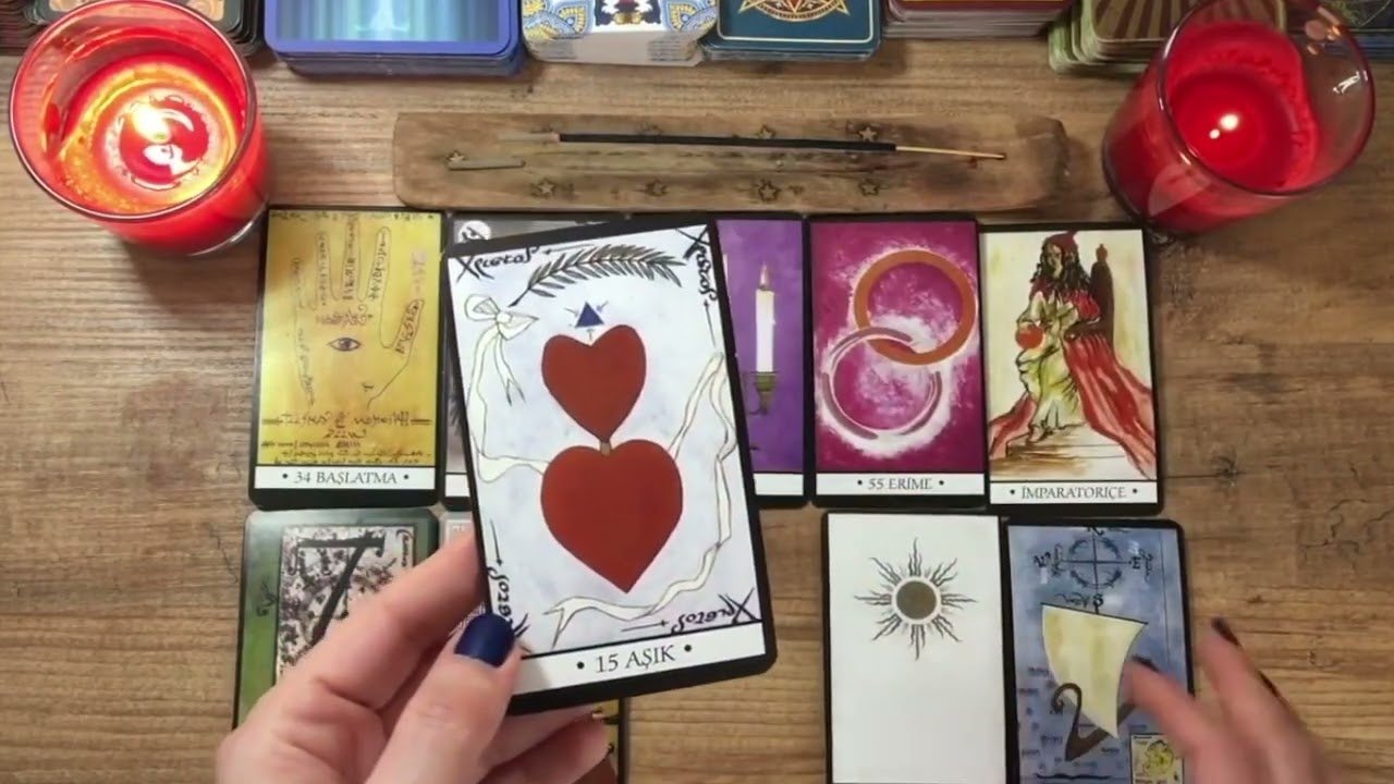 No momento, você está visualizando Benimle Bir Gelecek Planlıyor mu? Beni Seviyor mu? Aklımdaki Kişi Tarot Açılımı❣️