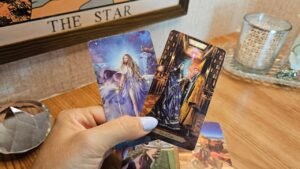 Leia mais sobre o artigo 🔮✨️Ele(a) PENSOU em você HOJE?