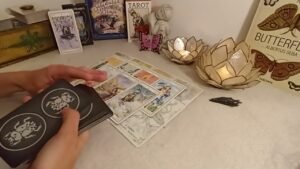 Leia mais sobre o artigo ✨🦋ESTO ES LO QUE SIENTE POR TI EN ESTE MOMENTO 🦋✨ Tarot interactivo