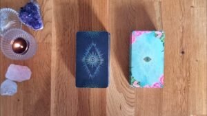 Leia mais sobre o artigo KTO O TOBIE TERAZ MYŚLI💬 I  JAKIE BĘDĄ DZIAŁANIA ZE STRONY TEJ OSOBY❓️🤍🩶❤️ [Tarot czytanie]