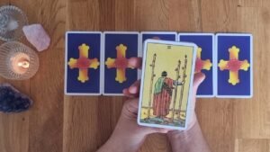 Leia mais sobre o artigo MASZ WIADOMOŚĆ!💌 Ruszaj z wiarą po nowe | Król kielichów czeka🥰🌟💫  [Czytanie tarota na teraz]