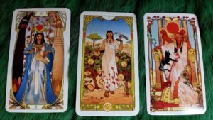 Leia mais sobre o artigo MÓN QUÀ BẤT CHỢT VŨ TRỤ SẮP MANG ĐẾN CHO BẠN LÀ GÌ?  @EvelynTarot