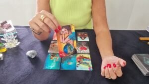 Leia mais sobre o artigo 🔮✨️O que SENTE ao PENSAR em mim?? – 🥰💔Tarot Revela