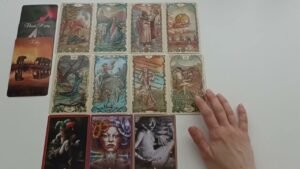 Leia mais sobre o artigo Seninle İlgili Akıldan Yürekten Geçenleri Tarot