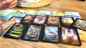 Leia mais sobre o artigo TAROT ~ KATİNA ~LENORMAND | İLİŞKİ AÇILIMI an enerjisi ve sana dair düşünceleri hisleri nedir? ❤️