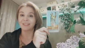 Leia mais sobre o artigo UN VIS DEVINE REALITATE… LA INSISTENȚELE CUIVA CARE NU A RENUNȚAT 🔺 tarot 🔺 mesaj atemporal 🔺