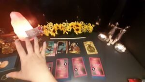 Leia mais sobre o artigo Aklımdaki kişi ne yapmak istiyor/NİYETİ NE #tarot #shortvideo