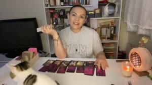 Leia mais sobre o artigo 🤐AKLINDAKİ LİŞİ SENDEN NE GİZLİYOR?#tarot #astroloji #aklımdakikişitarot #yasakaşktarotaçilimi #fal