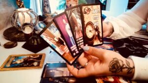 Leia mais sobre o artigo Dans les 24-48H des révélations concernants le couple FR ?🔮 #actualités #tarot #voyance