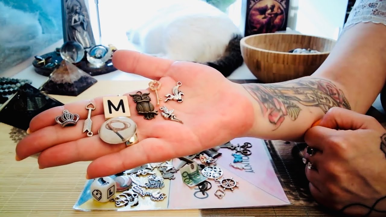 No momento, você está visualizando Démission rapide du gouffre actuel ?🔮un cadeau de Marie- Antoinette #voyance #actualités #tarot