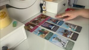 Leia mais sobre o artigo NELER OLACAĞINI BİR BİLSEN… 🤭❤️ Tarot Aşk Okuması