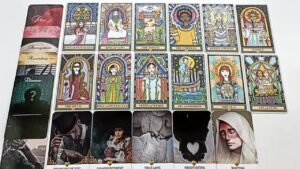 Leia mais sobre o artigo Tam Şu Anda Neler Hissediyor? Tarot