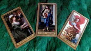 Leia mais sobre o artigo TỔ TIÊN KHÔNG MUỐN BẠN BỎ LỠ THÔNG ĐIỆP NÀY!  @EvelynTarot