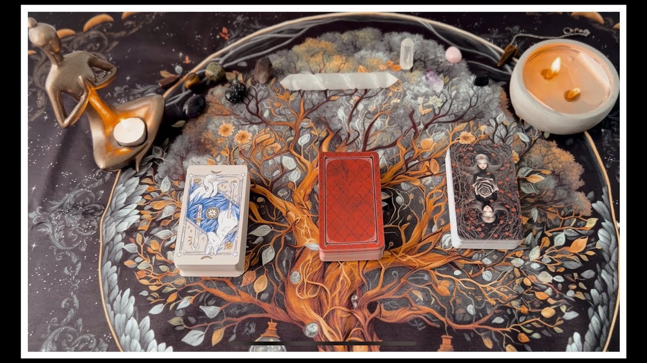 No momento, você está visualizando Aklındaki Kişi Ne Düşünüyor Tarot Yorumu🔮