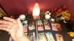 Leia mais sobre o artigo Aklınızdaki kişiyi ve sizi konuşturdukduygu ve düşünceler dile geldi#keşfet #fyp #viral #astroloji