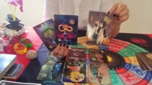 Leia mais sobre o artigo 🔮✨️Como essa pessoa te  vê  e o que quer com você?? -🥰 Tarot Responde