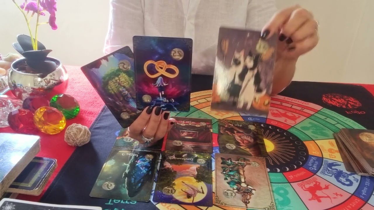 No momento, você está visualizando 🔮✨️Como essa pessoa te  vê  e o que quer com você?? -🥰 Tarot Responde